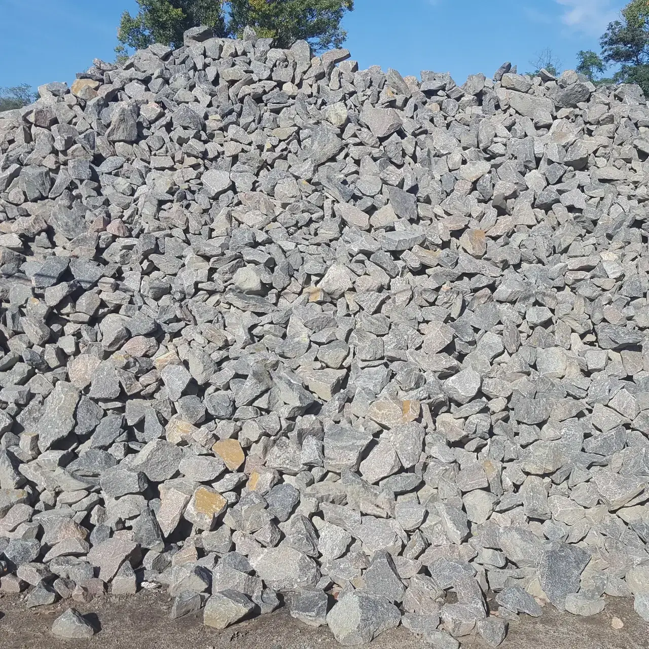 Камінь бутовий бут гранітний 100-300 Доставка по Києві та області